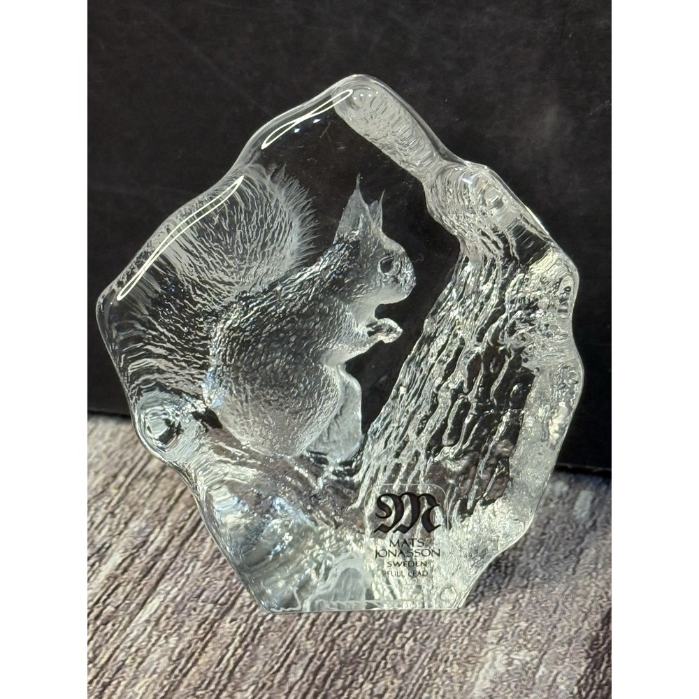 Art Glass Paperweight: Mats Jonasson Etched Squirrel Crystal Sweden 2x2
